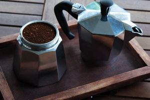 Як користуватися гейзерною кавоваркою та правильно варити каву фото